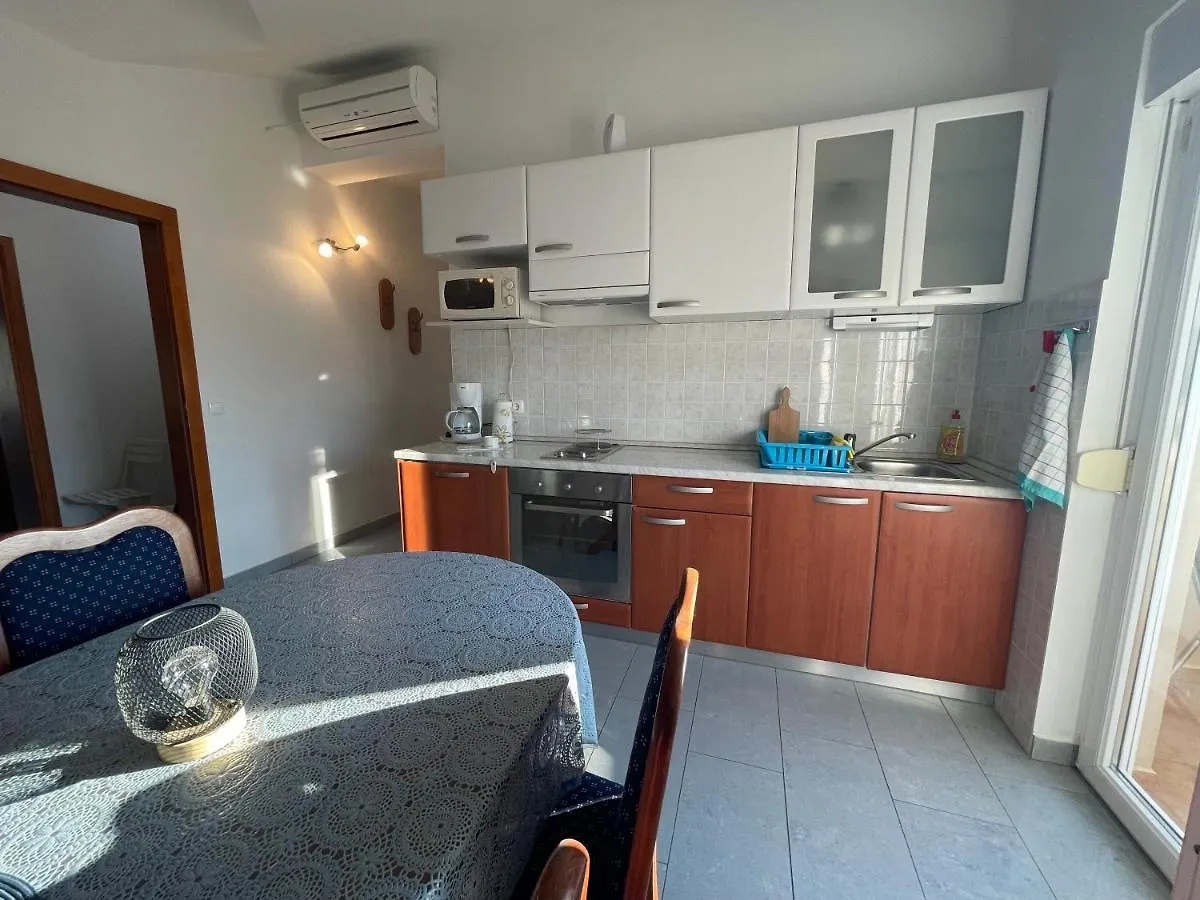 Apartments And Boat Rental Petra Spanjol - Crane And Moorings Banjol