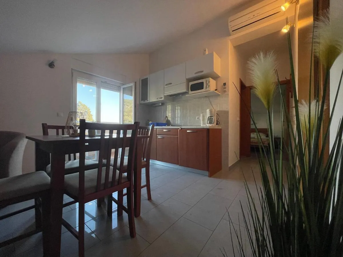Apartments And Boat Rental Petra Spanjol - Crane And Moorings Banjol