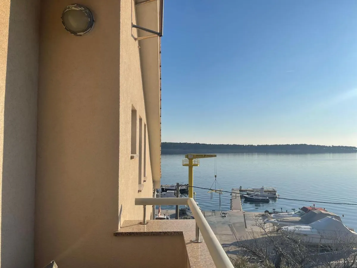 Apartments And Boat Rental Petra Spanjol - Crane And Moorings Banjol