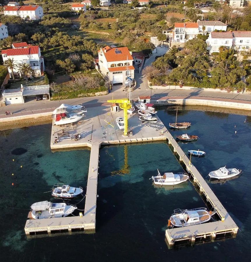 Apartments And Boat Rental Petra Spanjol - Crane And Moorings Banjol