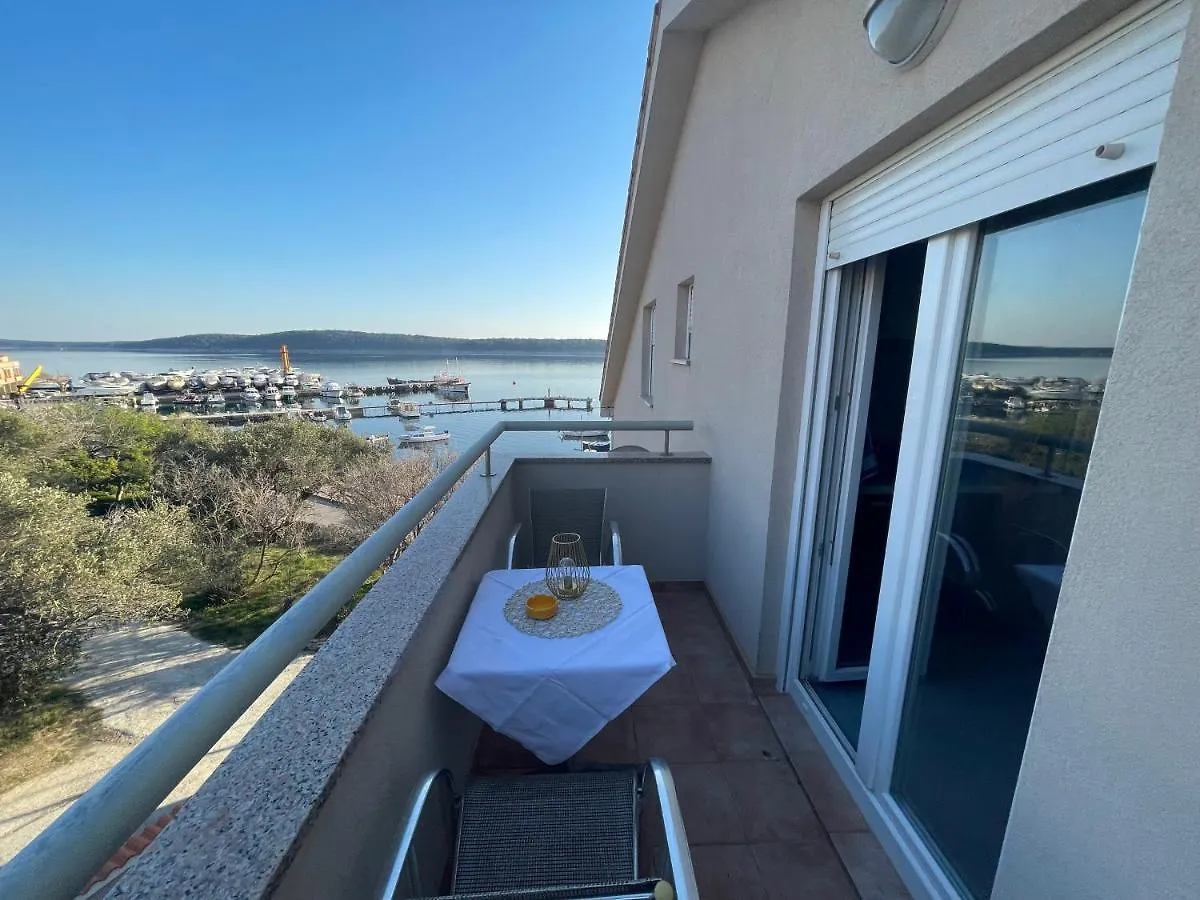 Apartments And Boat Rental Petra Spanjol - Crane And Moorings Banjol