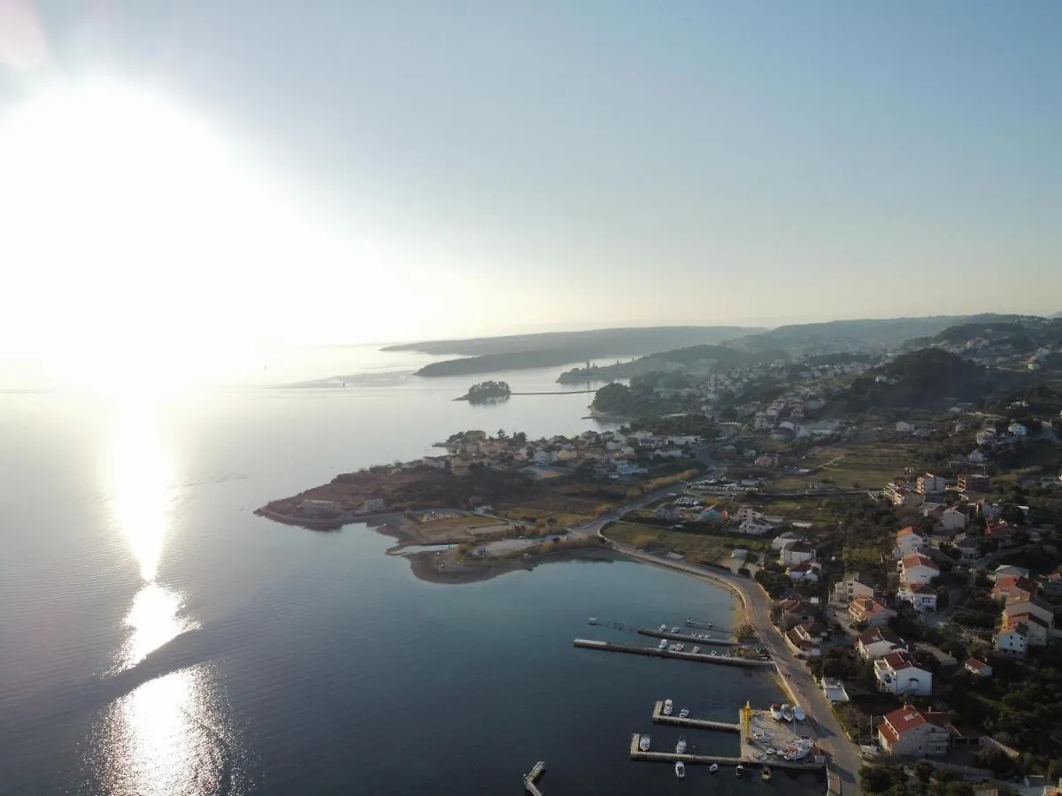 Apartments And Boat Rental Petra Spanjol - Crane And Moorings Banjol