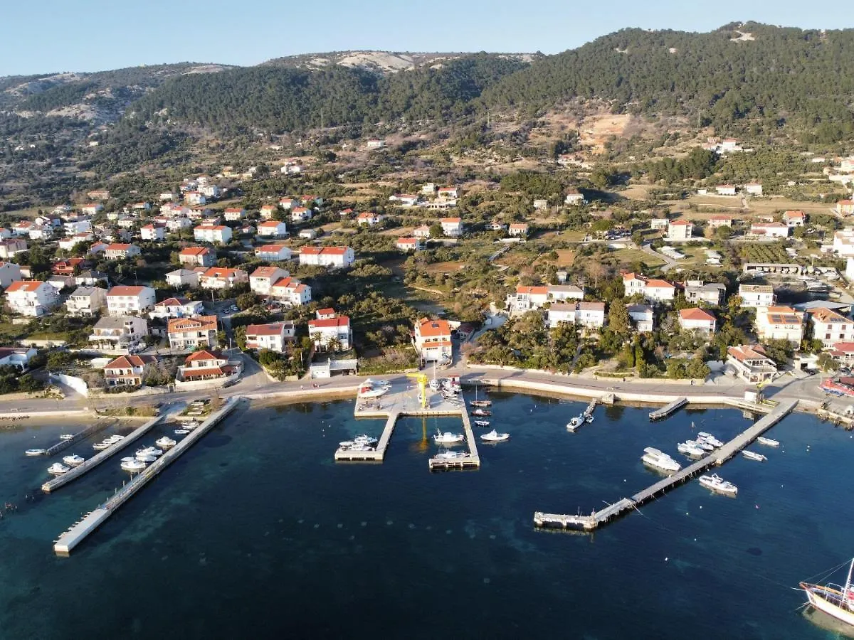 Apartments And Boat Rental Petra Spanjol - Crane And Moorings Banjol