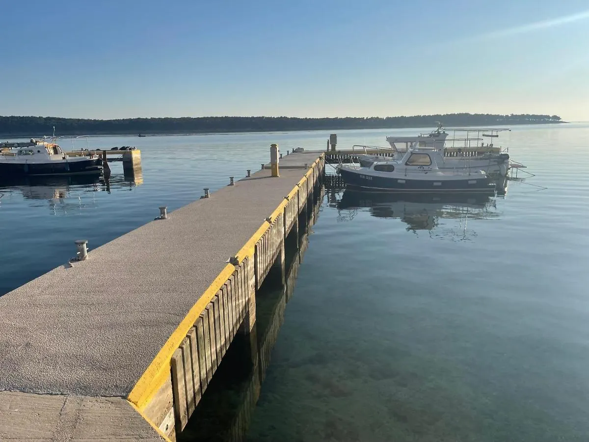 Apartments And Boat Rental Petra Spanjol - Crane And Moorings Banjol