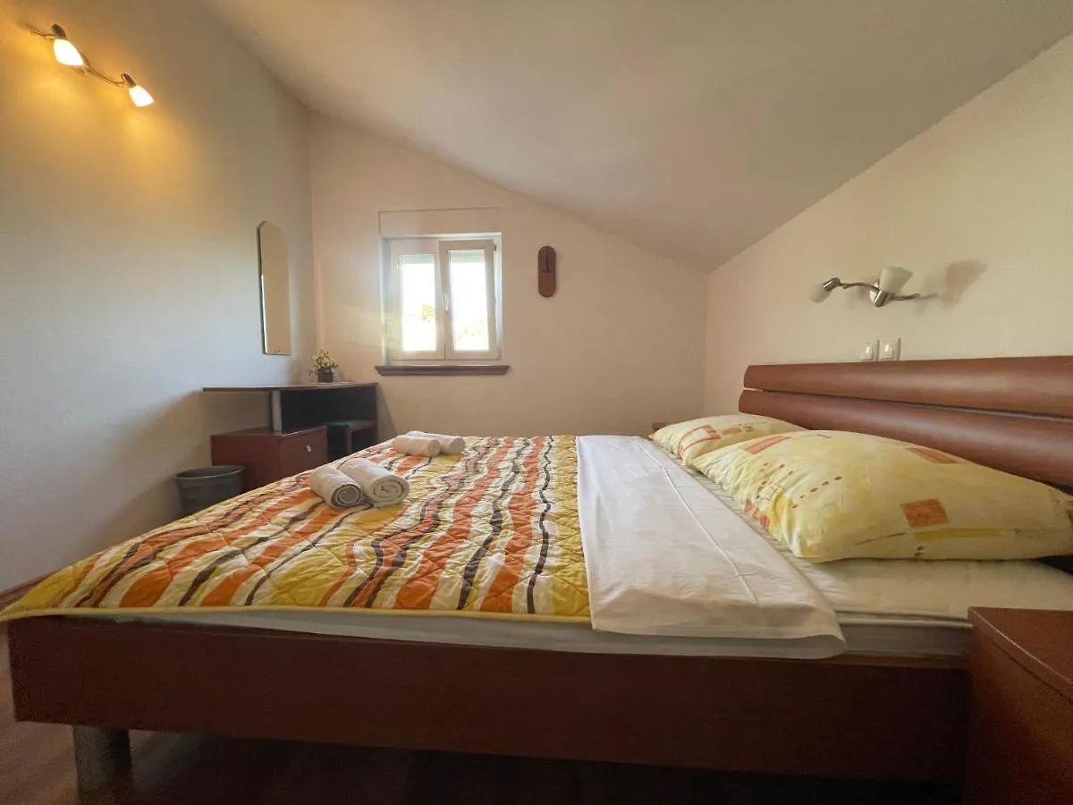 Apartments And Boat Rental Petra Spanjol - Crane And Moorings Banjol