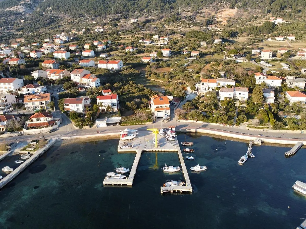 Apartments And Boat Rental Petra Spanjol - Crane And Moorings Banjol