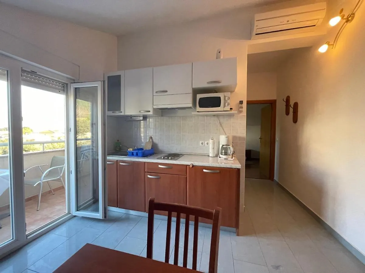 Apartments And Boat Rental Petra Spanjol - Crane And Moorings Banjol
